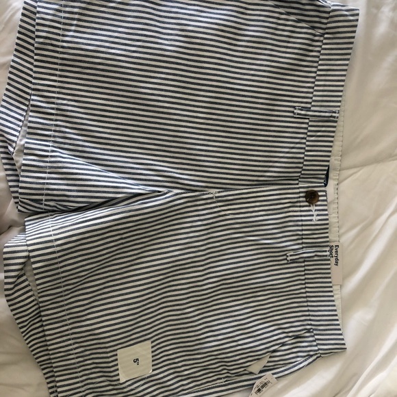 NWT!! Old Navy everyday shorts - Picture 2 of 5
